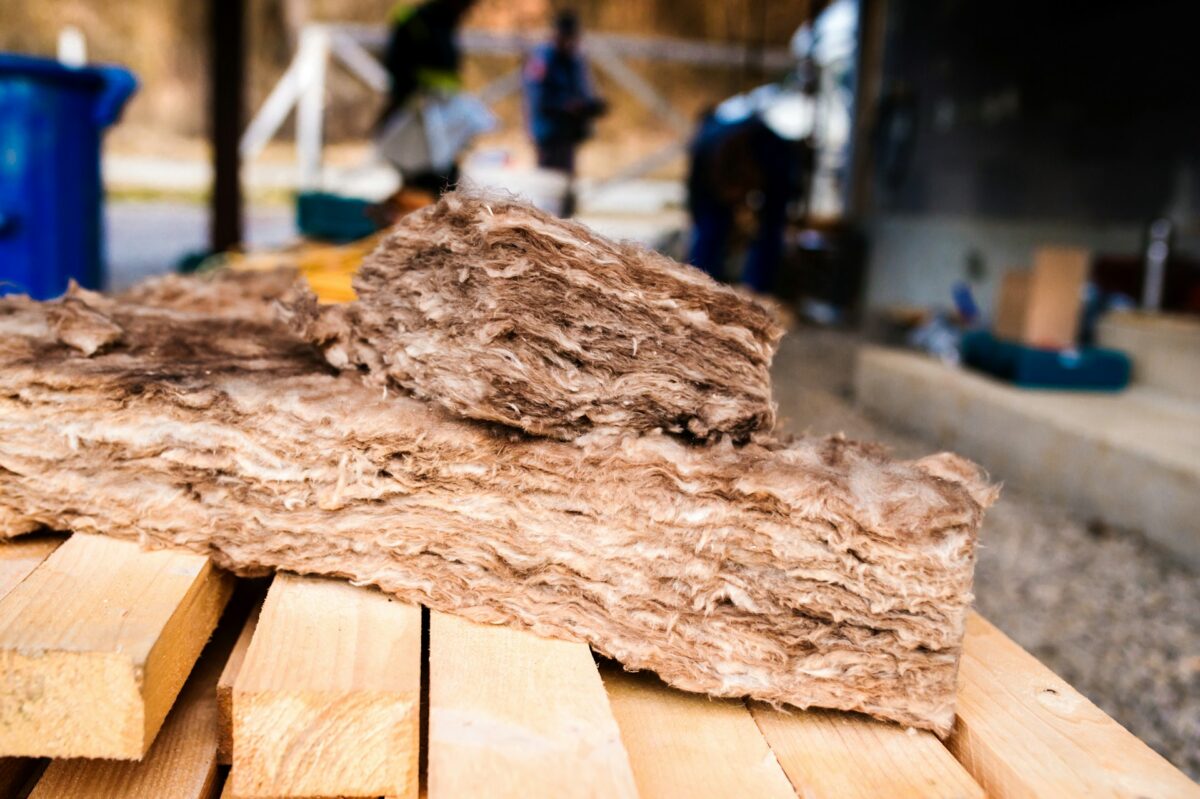 photo de fibre de bois ou laine de roche avant isolation